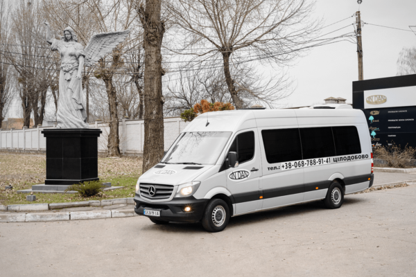 Оренда катафалка: комфорт та професійний сервіс для похоронної процесії